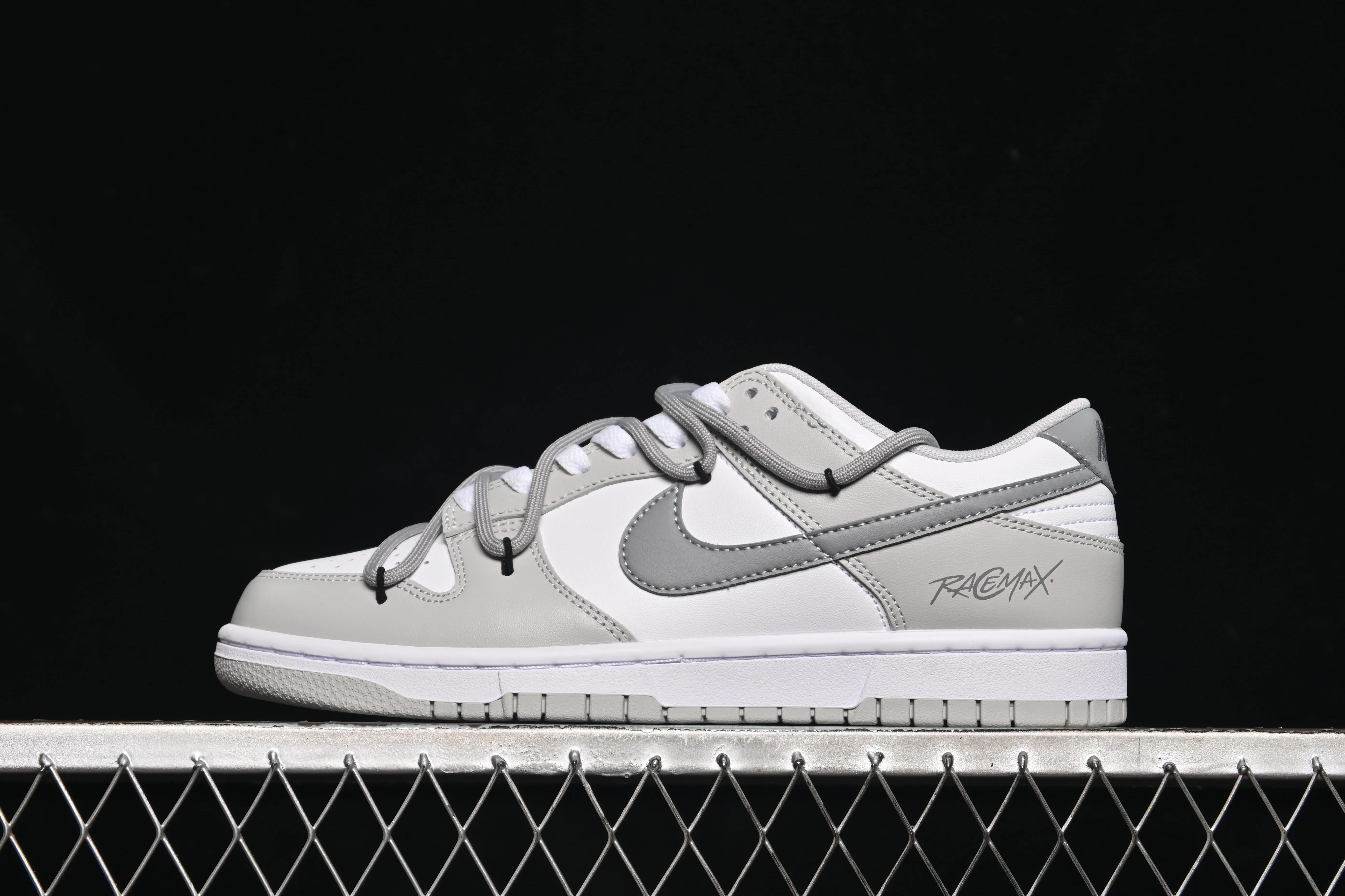 All categories Nk SB Dunk Series Nk SB Dunk Low High-end customized low-top sneakers Nike SB Dunk Low white gray strap low-top casual sneakers DD1391-103